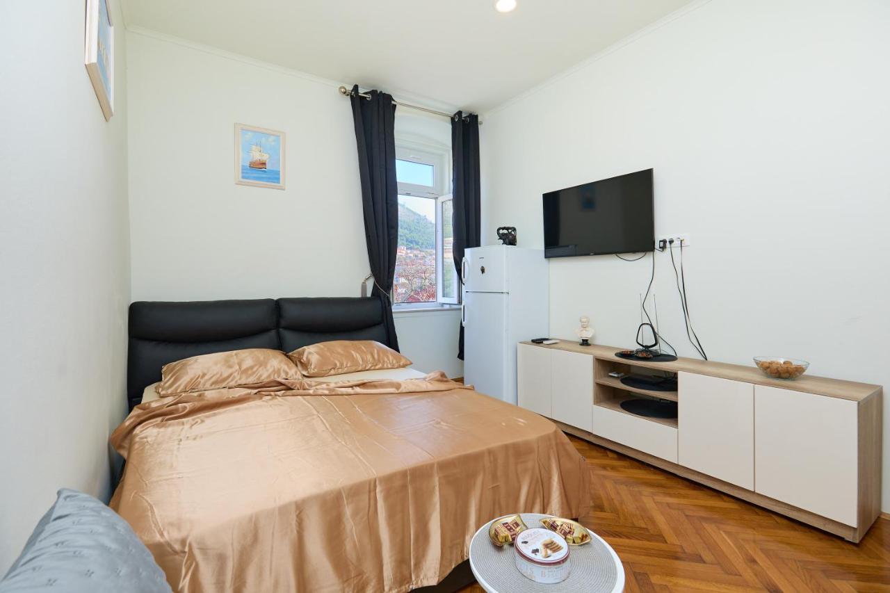 Spacious 4 Bedroom Appartamento Ragusa