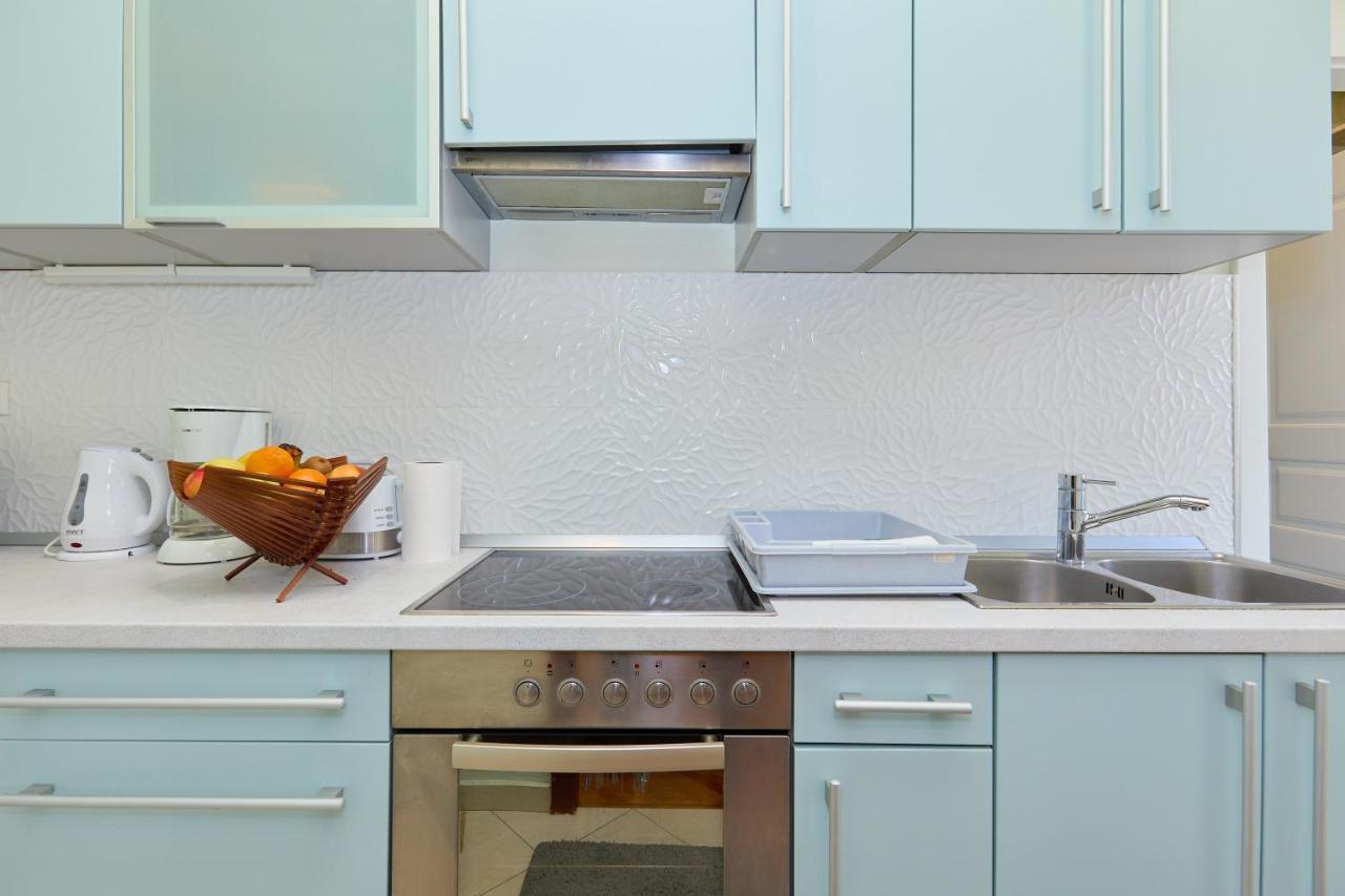 Spacious 4 Bedroom Apartment *