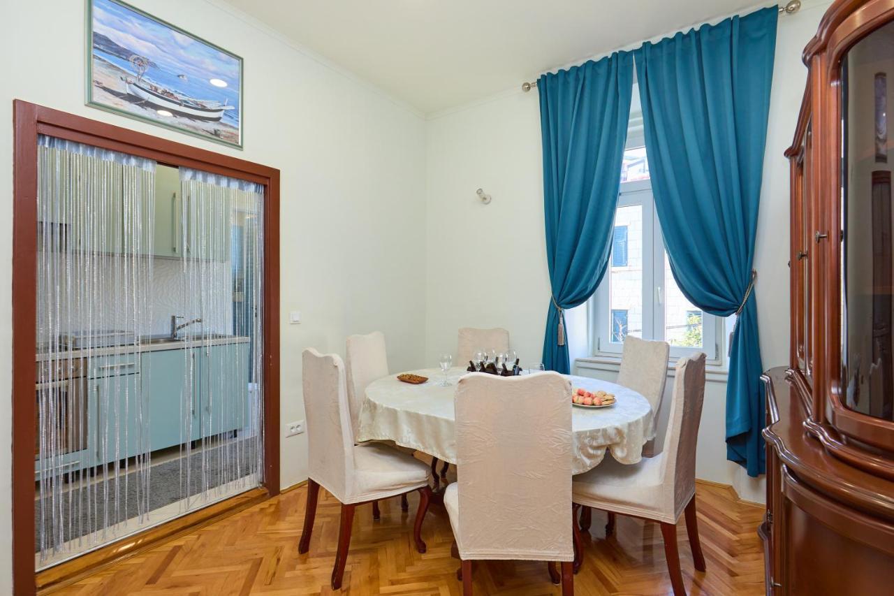 Apartment Spacious 4 Bedroom *