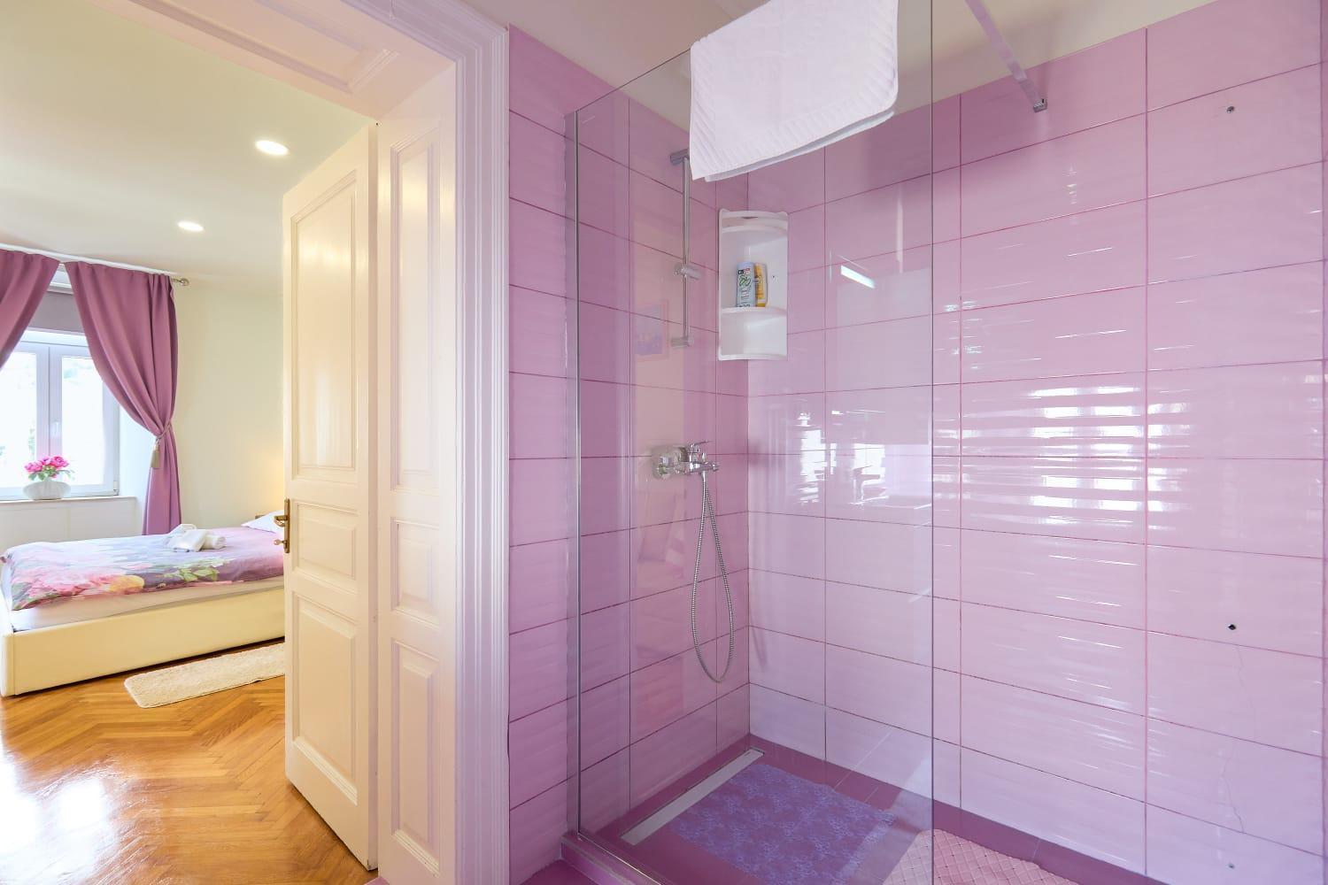 Spacious 4 Bedroom Appartamento