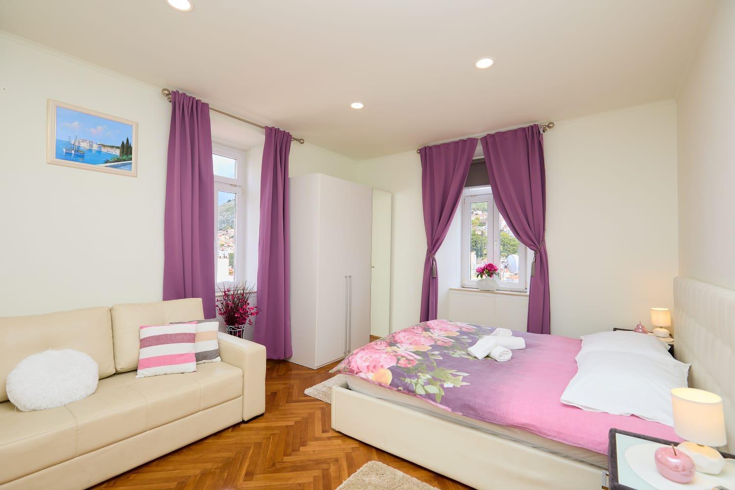Spacious 4 Bedroom * Ragusa