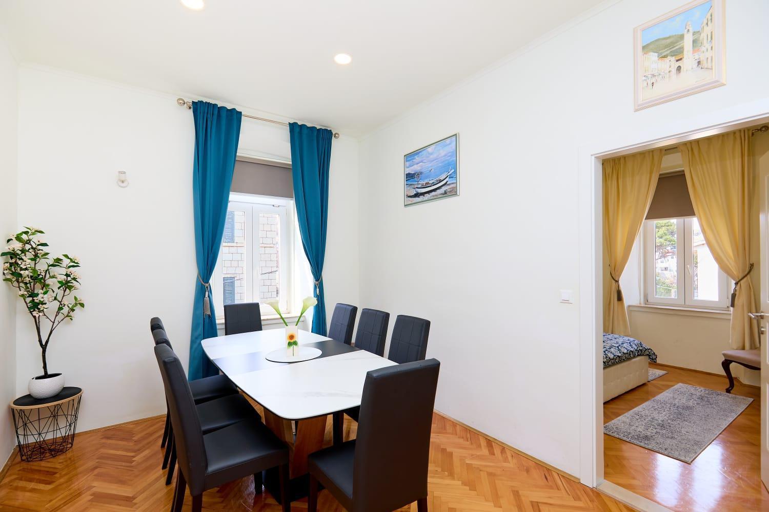 Spacious 4 Bedroom Apartment *