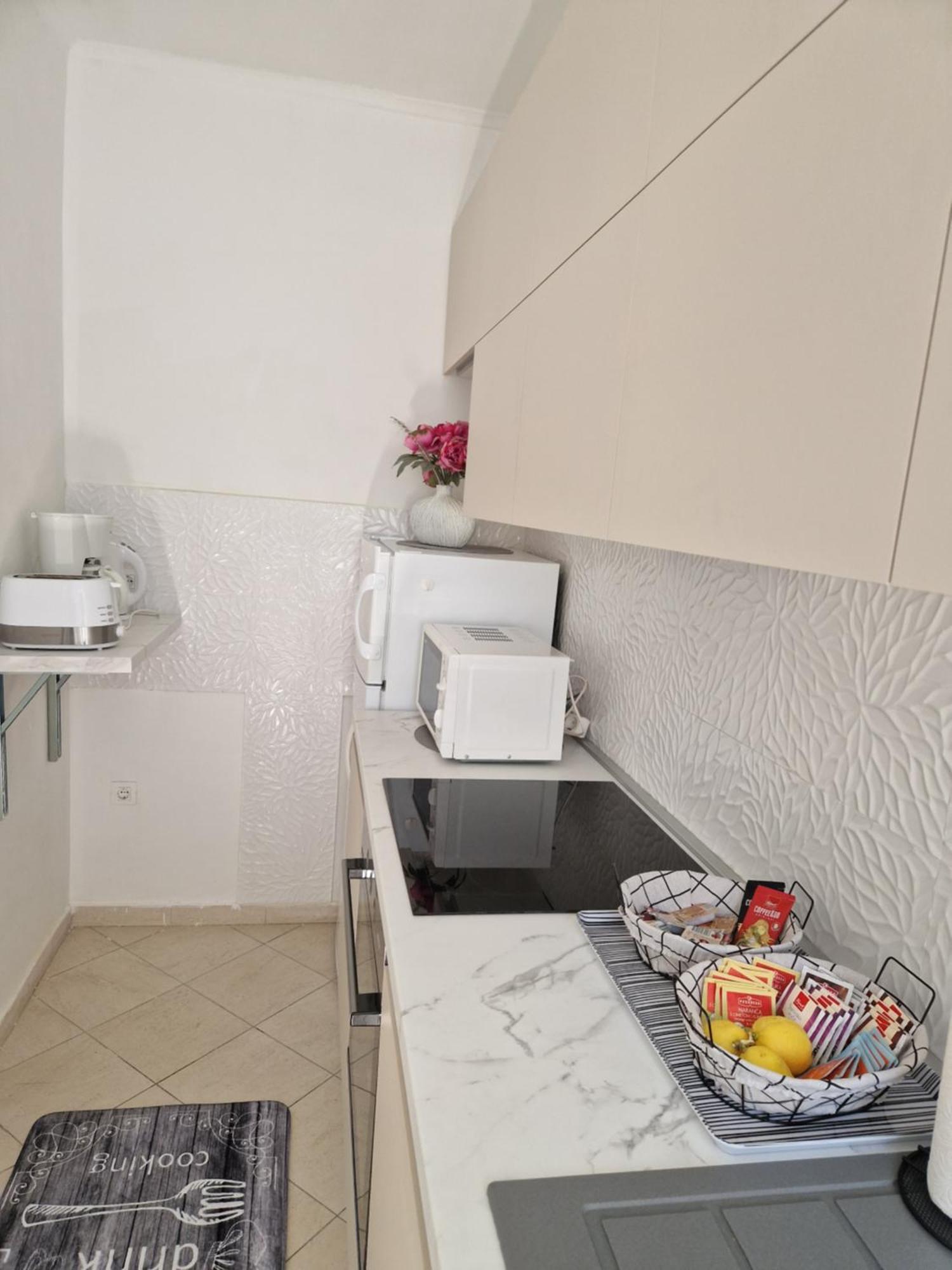 Spacious 4 Bedroom Apartment *